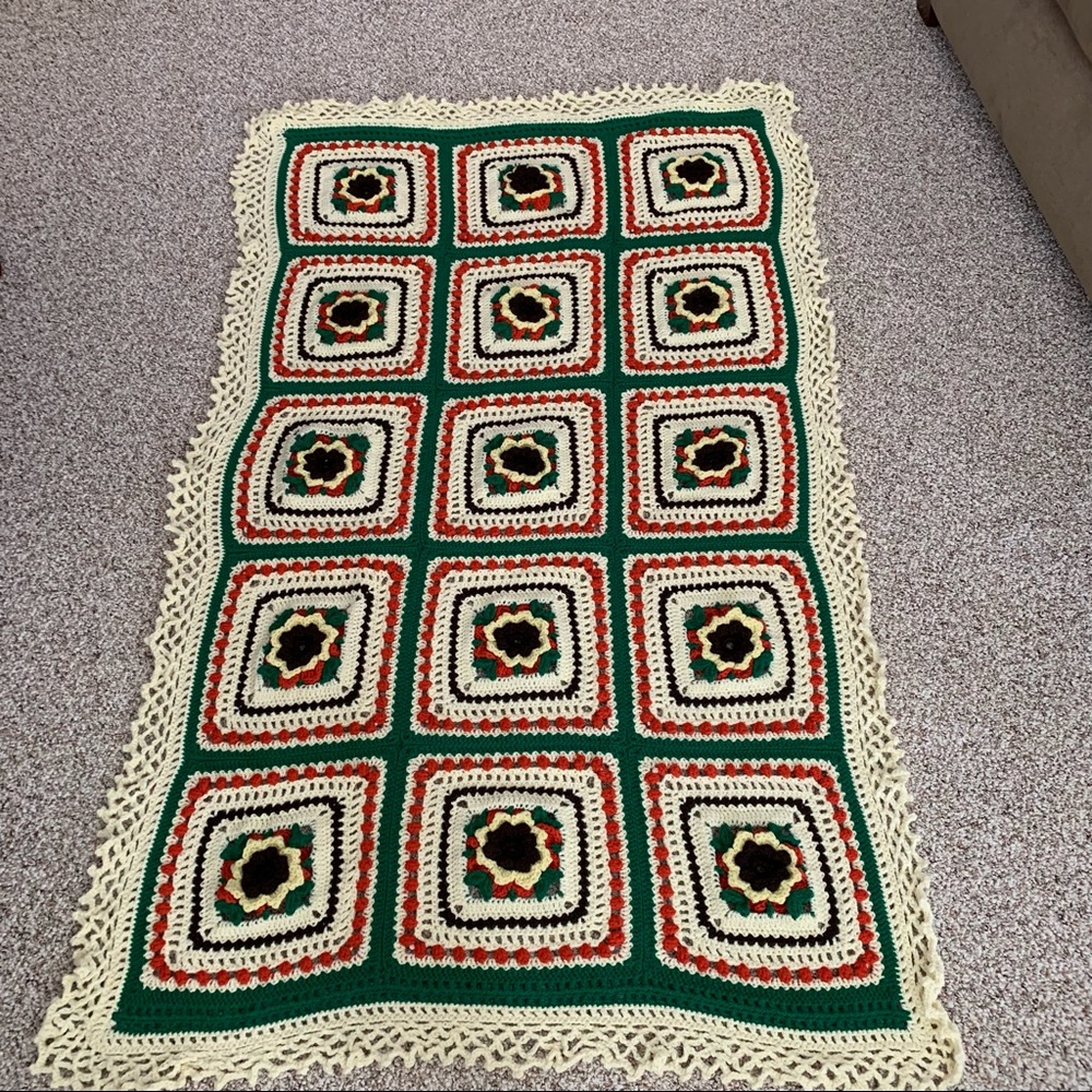MCM Colored Crocheted blanket reversible flowers 70x 45